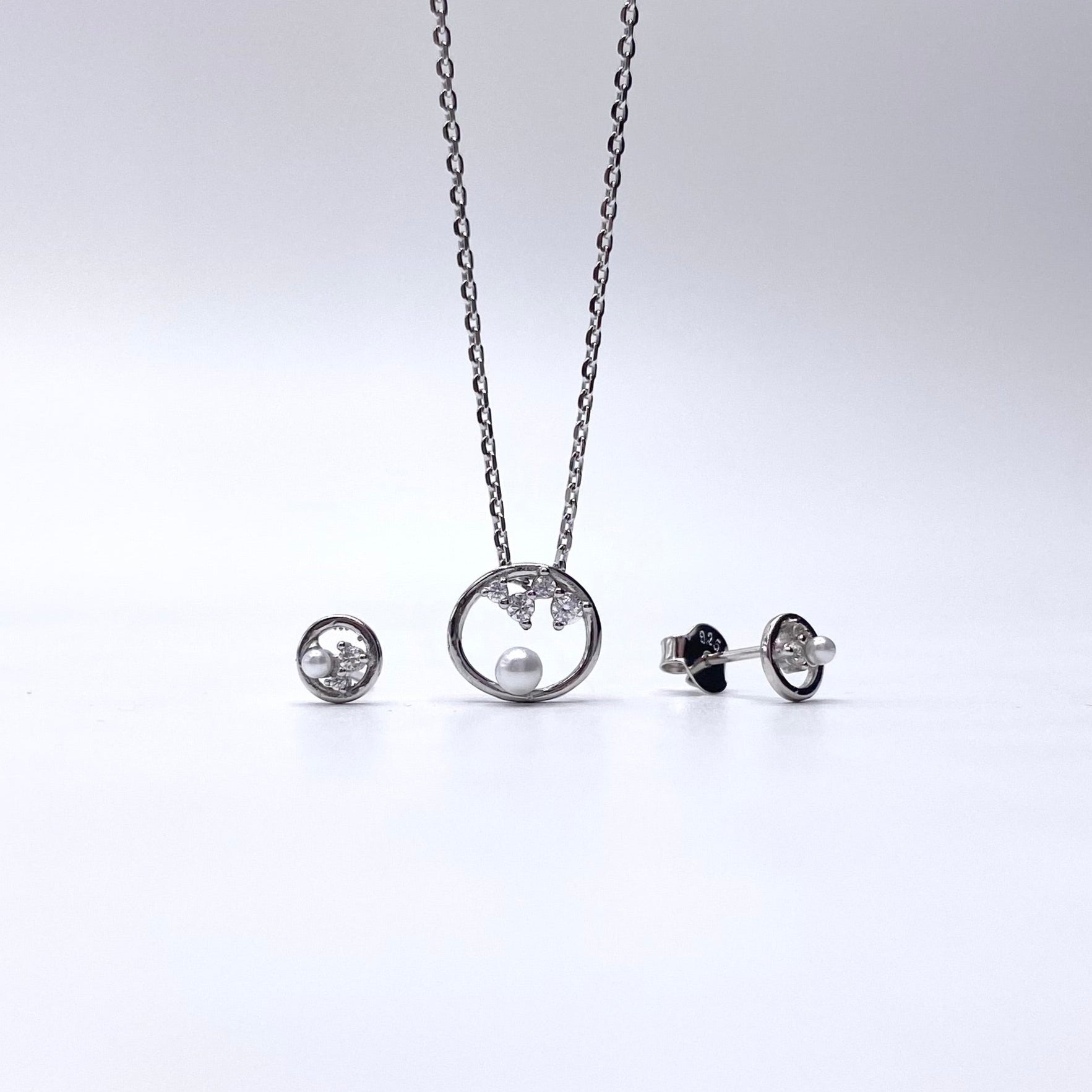 Set galaxie zirconii si perla Bijuterii din argint Bijuterii din aur Cercei Bratari Pandantive Coliere Bijuterii de lux Bijuterii pentru ocazii speciale Cadouri bijuterii Bijuterii pentru nunti Bijuterii pentru femei
Bijuterii din pietre semipretioase Accesorii bijuterii Reduceri bijuterii
Bijuterii femei  Bijuterii argint925 Inel argint Inel cu perle Bijuterii mireasa
Bijuterii moderne Inele logodna Accesorii femei Outfit Cadou 1 Martie Cadou ziua indragostitilor Idei Cadouri Valentine’s Day 