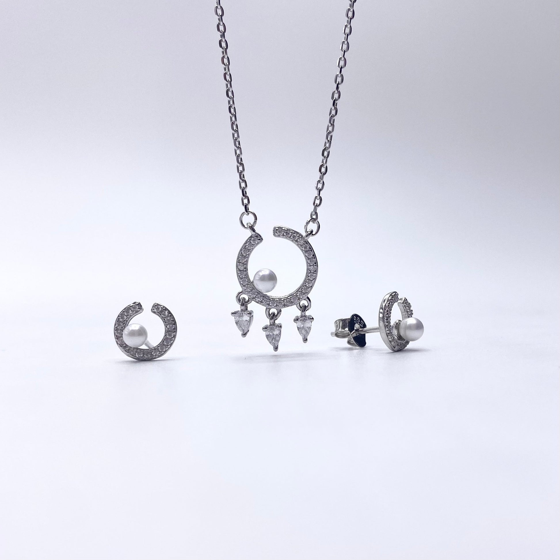 Set dreamcatcher zirconii si perle Bijuterii din argint Bijuterii din aur Cercei Bratari Pandantive Coliere Bijuterii de lux Bijuterii pentru ocazii speciale Cadouri bijuterii Bijuterii pentru nunti Bijuterii pentru femei
Bijuterii din pietre semipretioase Accesorii bijuterii Reduceri bijuterii
Bijuterii femei  Bijuterii argint925 Inel argint Inel cu perle Bijuterii mireasa
Bijuterii moderne Inele logodna Accesorii femei Outfit Cadou 1 Martie Cadou ziua indragostitilor Idei Cadouri Valentine’s Day 