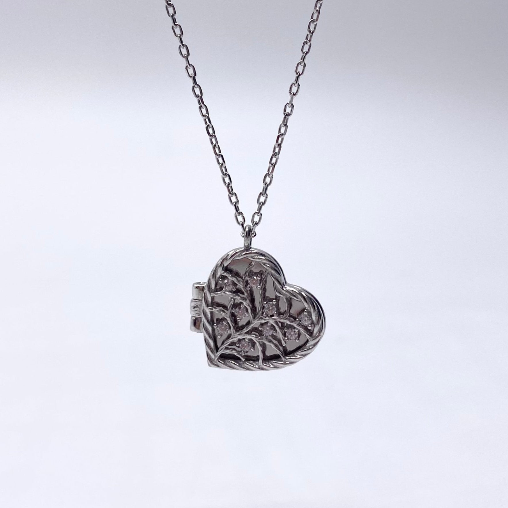 Colier inima care se deschide Bijuterii din argint Bijuterii din aur Cercei Bratari Pandantive Coliere Bijuterii de lux Bijuterii pentru ocazii speciale Cadouri bijuterii Bijuterii pentru nunti Bijuterii pentru femei
Bijuterii din pietre semipretioase Accesorii bijuterii Reduceri bijuterii
Bijuterii femei  Bijuterii argint925 Inel argint Inel cu perle Bijuterii mireasa
Bijuterii moderne Inele logodna Accesorii femei Outfit Cadou 1 Martie Cadou ziua indragostitilor Idei Cadouri 8 Martie Martisoare