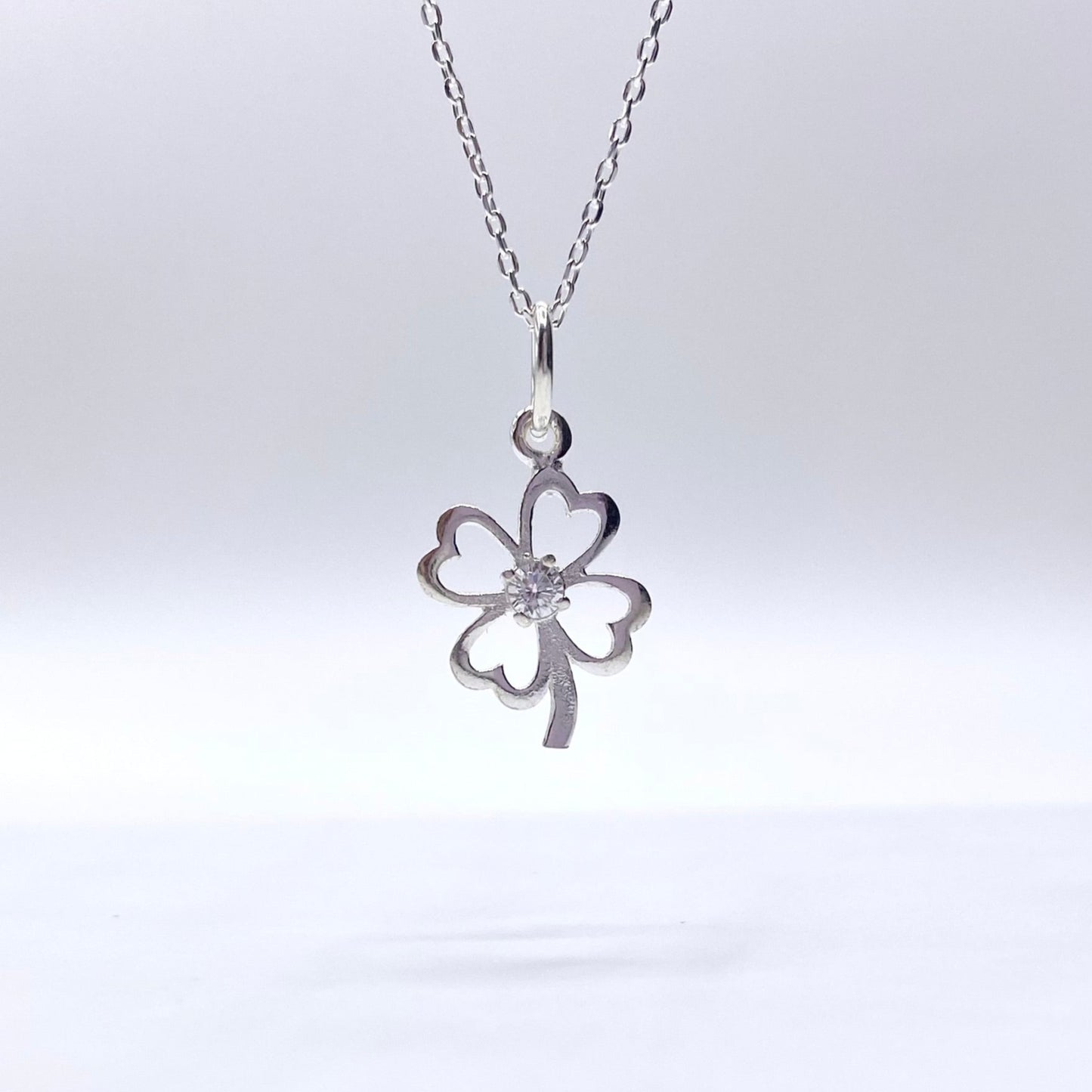 Pandant trifoi zirconiu Bijuterii din argint Bijuterii din aur Cercei Bratari Pandantive Coliere Bijuterii de lux Bijuterii pentru ocazii speciale Cadouri bijuterii Bijuterii pentru nunti Bijuterii pentru femei
Bijuterii din pietre semipretioase Accesorii bijuterii Reduceri bijuterii
Bijuterii femei  Bijuterii argint925 Inel argint Inel cu perle Bijuterii mireasa
Bijuterii moderne Inele logodna Accesorii femei Outfit Cadou 1 Martie Cadou ziua indragostitilor Idei Cadouri 8  Martisoare