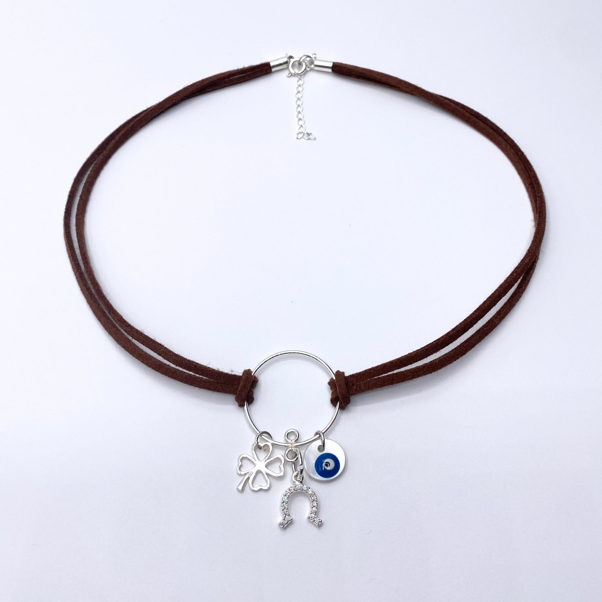 Colier suede Colier imitatie de piele intoarsa Suede maro Brown suede Bijuterii piele intoarsa Piele intoarsa maro Bijuterii argint Cercei piercing Bratari Pandantive Coliere Bijuterii de lux Bijuterii pentru ocazii speciale Cadouri bijuterii Bijuterii femei Colier perle Perle de cultura Bijuterii perle Bijuterii vara Bijuterii cu perle  Choker piele intoarsa Choker suede Inele vara Accesorii vara 2025 Inel cu perla Outfit vara 2025 Bijuterii festival Accesorii festival Bijuterii vara 2025